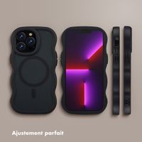 Selencia Coque arrière Wavy avec MagSafe Apple iPhone 13 Pro - Noir
