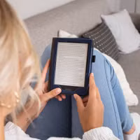 imoshion Étui de liseuse portefeuille en cuir végan Kobo Clara HD - Bleu foncé