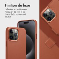 Accezz Étui de télephone portefeuille en cuir 2-en-1 avec MagSafe iPhone 15 Pro Max - Sienna Brown