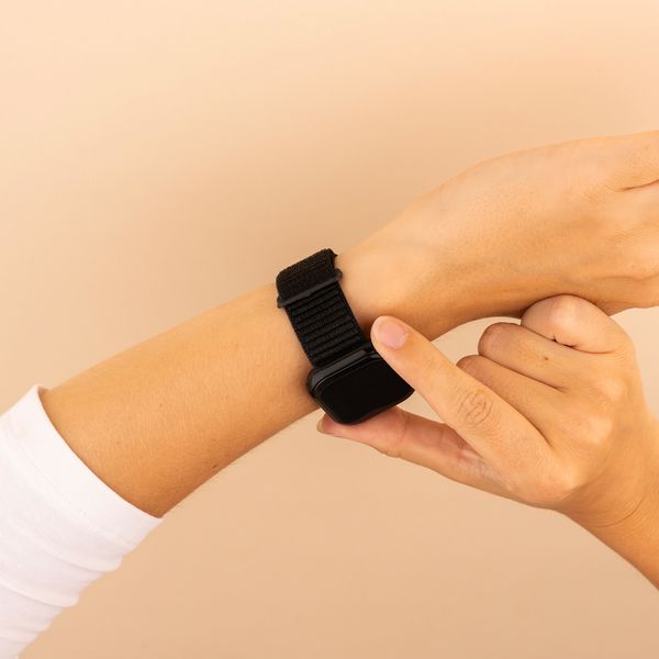 imoshion Bracelet en nylon Apple Watch Series 1 t/m 9 / SE (38/40/41 mm) | Series 10 / 11 (42 mm) - Noir