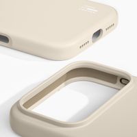 iDeal of Sweden Coque en silicone avec MagSafe Apple iPhone 17 Pro Max - Cloud Dancer
