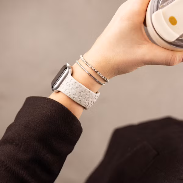 imoshion Bracelet en silicone imprimé léopard Apple Watch Series 1 - 9 / SE (38/40/41 mm) | Series 10 / 11 (42 mm) - Lumière stellaire