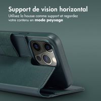 Accezz Étui de télephone portefeuille en cuir 2-en-1 avec MagSafe Apple iPhone 15 Pro Max - Cedar Green
