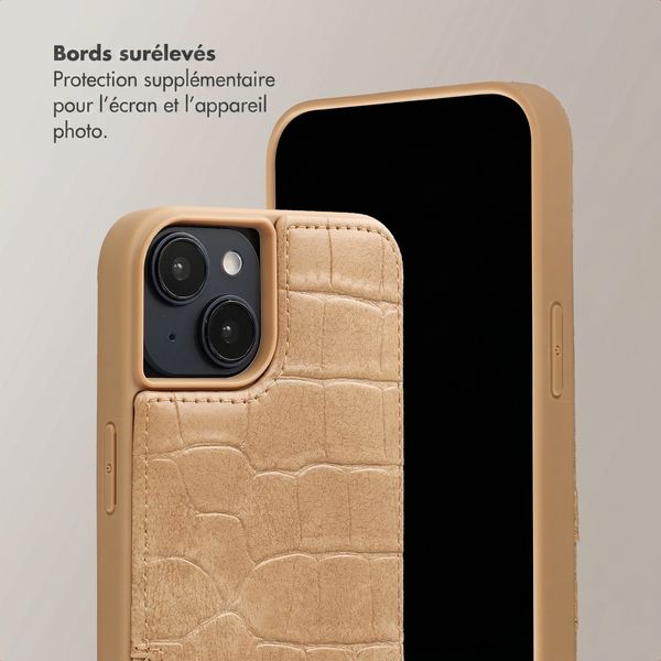 Selencia Coque de télephone Nova Croco avec cordon et porte-cartes Apple iPhone 14 / 13 - Toasted Almond