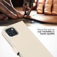 Selencia Étui de téléphone portefeuille en cuir véritable iPhone 15 - Greige