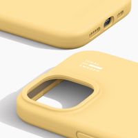 iDeal of Sweden Coque en silicone avec MagSafe Apple iPhone 17e / 16e / 15 / 14 / 13 - Soft Lemon