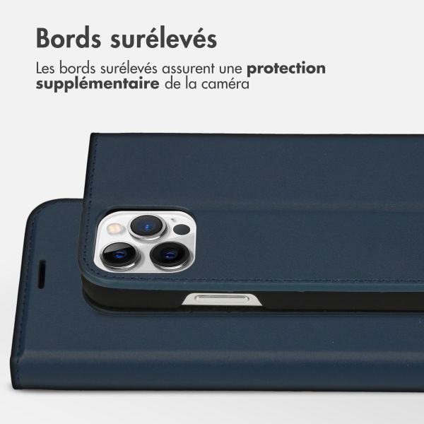 Accezz Étui de téléphone Slim Folio en cuir de qualité supérieure Apple iPhone 12 (Pro) - Bleu foncé