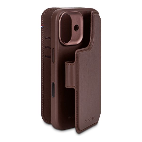 Decoded Portefeuille détachable 2 en 1 en cuir MagSafe Apple iPhone 17 - Chocolate Brown