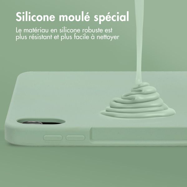 Accezz Coque Liquid Silicone avec porte-stylet Apple iPad Air 11 pouces (2025) M3 / (2024) M2 / Air 5 (2022) / Air 4 (2020) - Vert clair