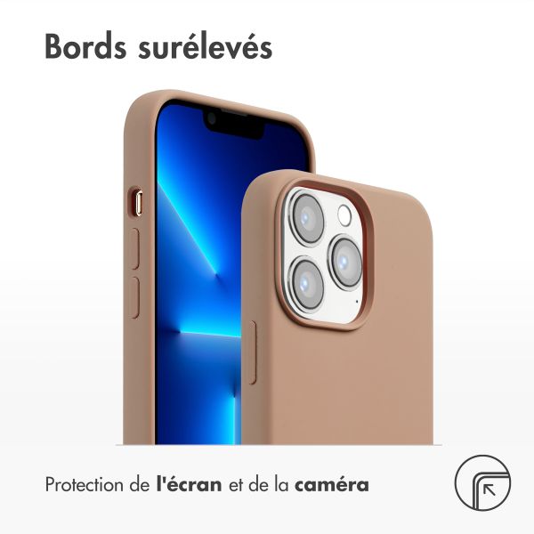 Accezz Coque Liquid Silicone avec MagSafe Apple iPhone 13 Pro - Lichtbruin