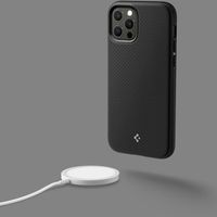 Spigen Coque arrière MagSafe Armor Apple iPhone 12 (Pro) - Noir