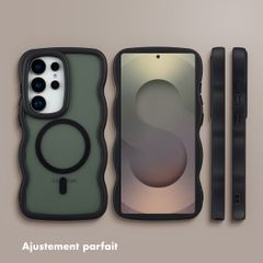 Selencia Coque arrière Wavy avec MagSafe Samsung Galaxy S25 Ultra - Noir