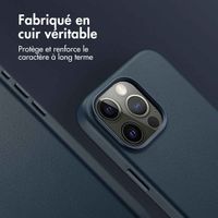 Accezz Coque arrière en cuir avec MagSafe Apple iPhone 15 Pro Max - Nightfall Blue