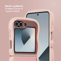 Selencia Coque arrière Wavy avec MagSafe Samsung Galaxy Z Flip 6 - Soft Pink