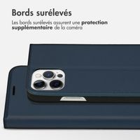 Accezz Étui de téléphone Slim Folio en cuir de qualité supérieure iPhone 12 (Pro) - Bleu foncé