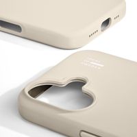 iDeal of Sweden Coque en silicone avec MagSafe Apple iPhone 17 - Cloud Dancer
