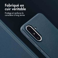 Accezz Coque arrière en cuir avec MagSafe Samsung Galaxy A36 / A56 - Nightfall Blue