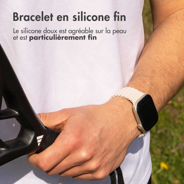 imoshion Bracelet Athletic en silicone Apple Watch Series 1 t/m 11 / SE / Ultra (44/45/46/49 mm) - Starlight