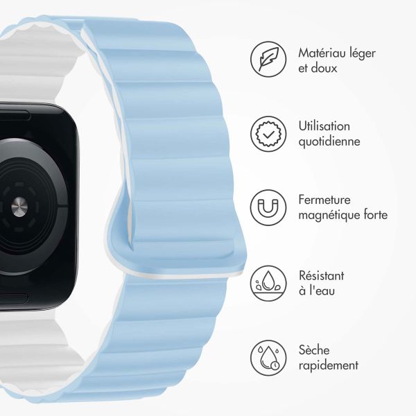 imoshion Bracelet en silicone magnétique Apple Watch Series 1 t/m 11 / SE / Ultra (44/45/46/49 mm) - Blauw & Wit / Blue & White