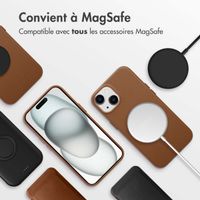 Accezz Coque arrière en cuir avec MagSafe iPhone 15 - Sienna Brown