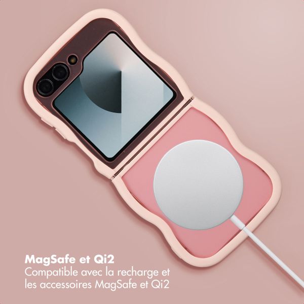 Selencia Coque arrière Wavy avec MagSafe Samsung Galaxy Z Flip 6 - Soft Pink