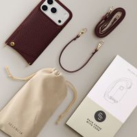 Selencia Coque de télephone Nova avec cordon et porte-cartes Apple iPhone 17 Pro - Bold Burgundy
