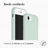 Accezz Coque Liquid Silicone iPhone SE (2022 / 2020) / 8 / 7 - Bleu clair