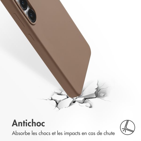 Accezz Coque Liquid Silicone avec MagSafe Samsung Galaxy S25 FE - Marron clair
