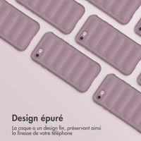 imoshion Coque arrière EasyGrip iPhone SE (2022 / 2020) / 8 / 7 - Violet