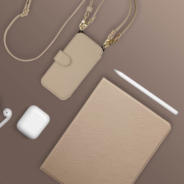 Selencia Étui Riva avec MagSafe et cordon de téléphone Apple iPhone 15 - Beige