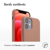 Accezz Coque Liquid Silicone avec MagSafe Apple iPhone 12 (Pro) - Lichtbruin