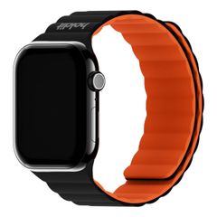 Holdit Bracelet en silicone magnétique Apple Watch Series 1 - 11 / SE / Ultra (44/45/46/49 mm) - Orange & Black