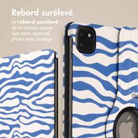 imoshion Coque tablette Design rotatif à 360° Apple iPad Pro 11 (2022 / 2021 / 2020 / 2018) - White Blue Stripes