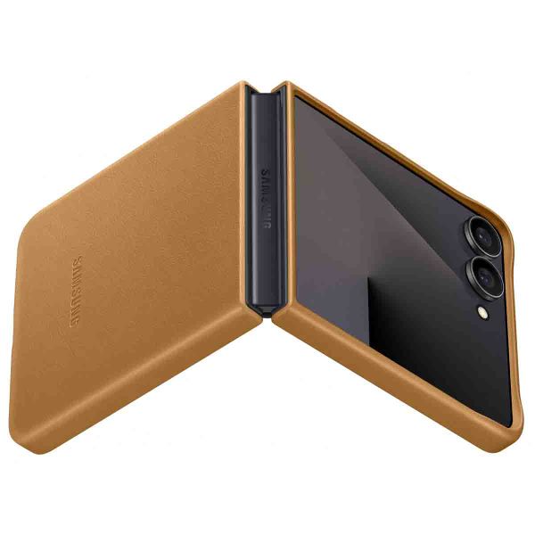 Samsung Original Coque KindSuit en Cuir Végan Samsung Galaxy Z Flip 7 - Camel