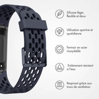 imoshion Bracelet de sport en silicone avec trous Fitbit Charge 5 / Charge 6 - Bleu Foncé