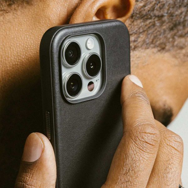 Nomad Coque Modern Horween Leather Apple iPhone 16 Pro - Noir