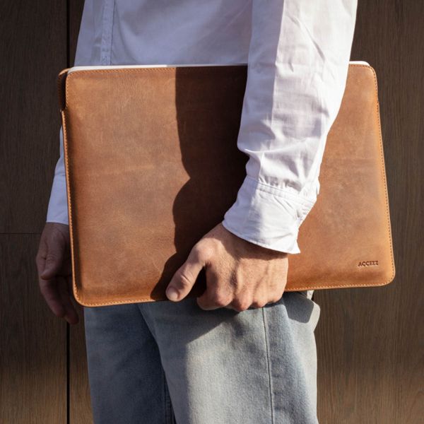 Accezz Leather Pochette ordinateur Apple MacBook 16 pouces - Cognac
