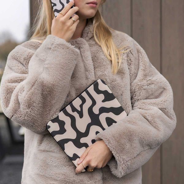 Selencia Coque tablette Vivid Apple iPad Air 11 pouces (2025) M3 / (2024) M2 / Air 5 (2022) / Air 4 (2020) - Art Wave Black