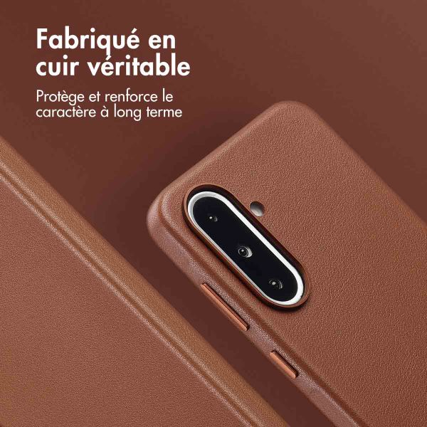 Accezz Coque arrière en cuir avec MagSafe Samsung Galaxy A36 / A56 - Marron café
