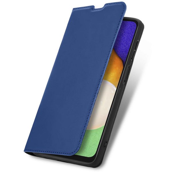 imoshion Étui de téléphone Slim Folio Samsung Galaxy A13 (5G) / A04s - Bleu foncé