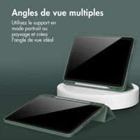 Accezz Coque tablette portefeuille Smart Silicone Apple iPad Air 13 pouces (2026) M4 / (2025) M3 / (2024) M2 - Vert foncé