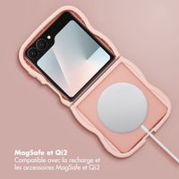 Selencia Coque arrière Wavy avec MagSafe Samsung Galaxy Z Flip 7 - Soft Pink