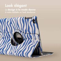 imoshion Coque tablette Design rotatif à 360° Apple iPad 6 (2018) 9.7 pouces / iPad 5 (2017) 9.7 pouces - White Blue Stripes
