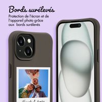 Coque de couleur personnalisée MagSafe avec cordon amovible et Polaroid iPhone 15 - Black Coffee