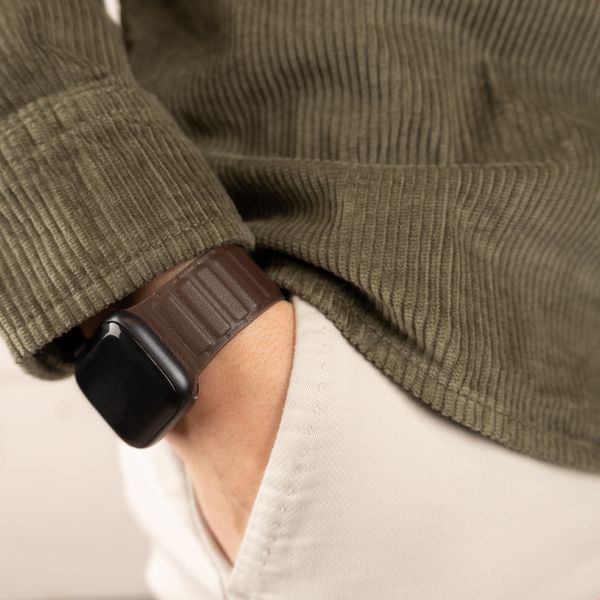 Accezz Bracelet en cuir véritable magnétique Apple Watch | 44/45/46/49 mm - Chocolate Brown