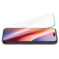 Spigen Protection d'écran en verre trempé GLAStR Slim Apple iPhone 16 / 15