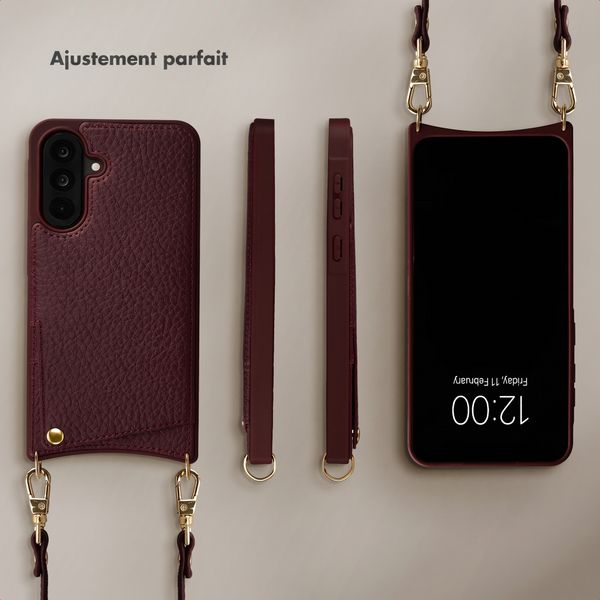 Selencia Coque de télephone Nova Croco avec cordon et porte-cartes Samsung Galaxy A36 - Bold Burgundy
