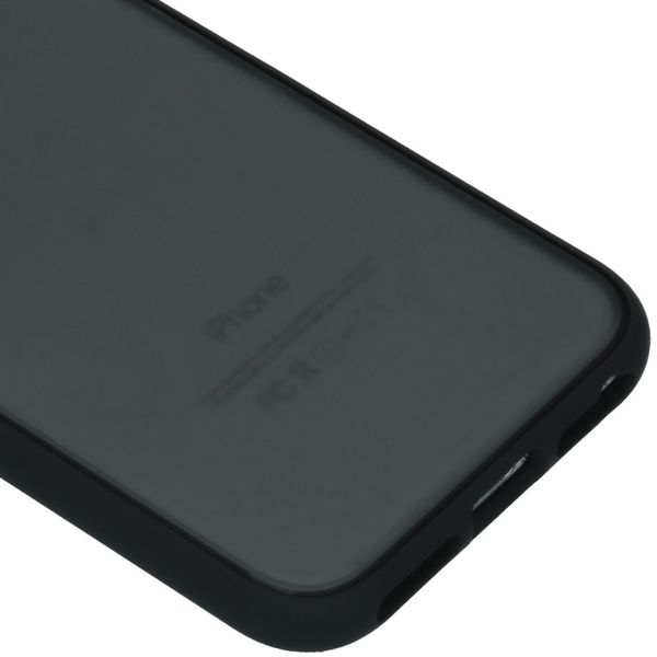 imoshion Coque Frosted Apple iPhone SE (2022 / 2020) / 8 / 7 / 6(s) - Noir