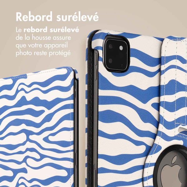 imoshion Coque tablette Design rotatif à 360° Apple iPad Pro 11 (2022 / 2021 / 2020 / 2018) - White Blue Stripes