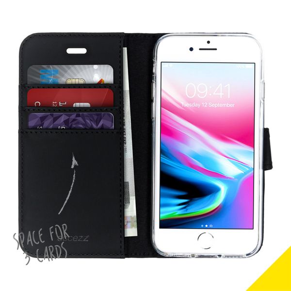 Accezz Étui de télephone Wallet Apple iPhone SE (2022 / 2020) / 8 / 7 / 6(s) - Noir